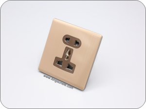 2 & gt; 3 Pin universaalne pistikupesa